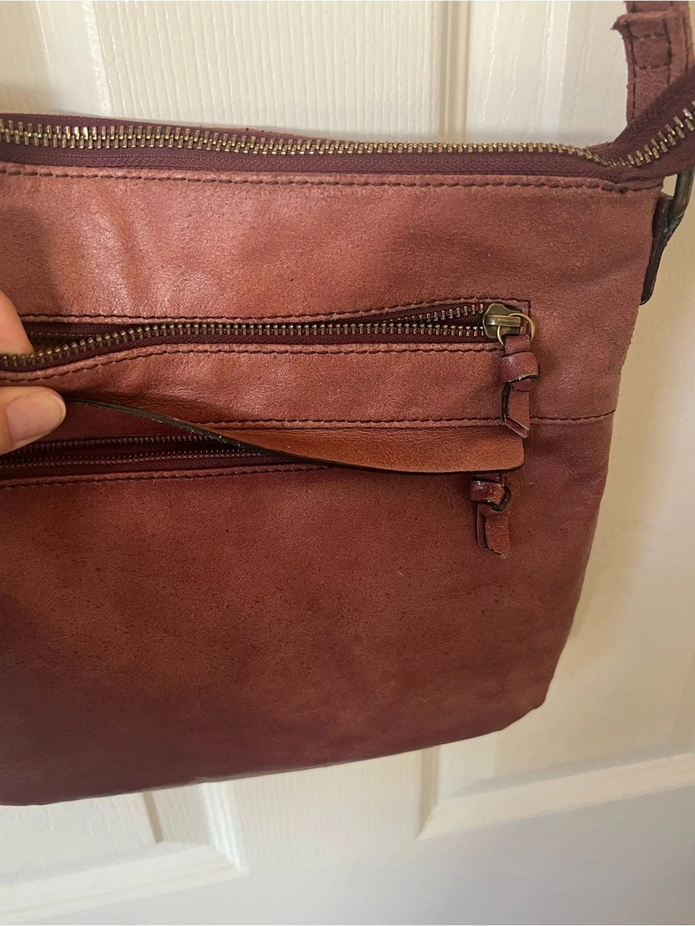 Wilson’s Leather Women's Crossbody Shoulder Bag in Burgundy